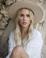 Фото №5 Клер Холт