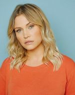 Фото №1 Уитни Мур